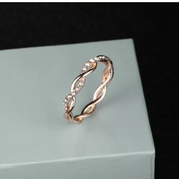 14K Rose Gold Stack Twisted Ring Gorgeous Ring - Picture 6 of 7
